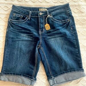Earl Jeans Long Bermuda style Distressed Women's Shorts Size 8
